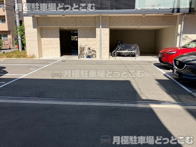 大阪市淀川区木川東2-19-3の月極駐車場7