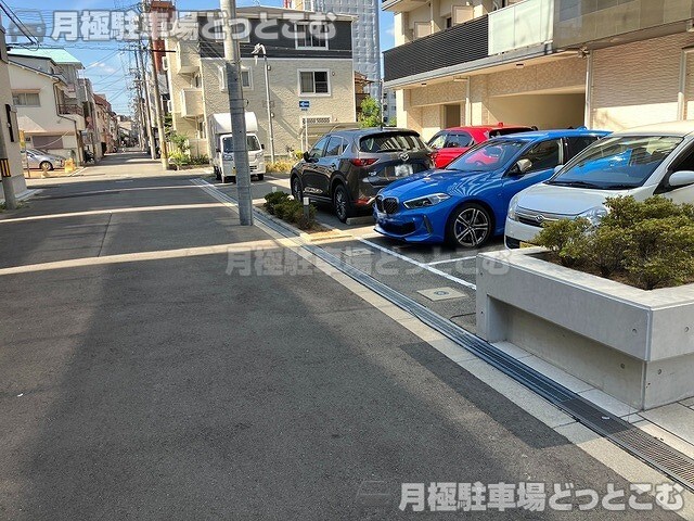 大阪市淀川区木川東2-19-3の月極駐車場9