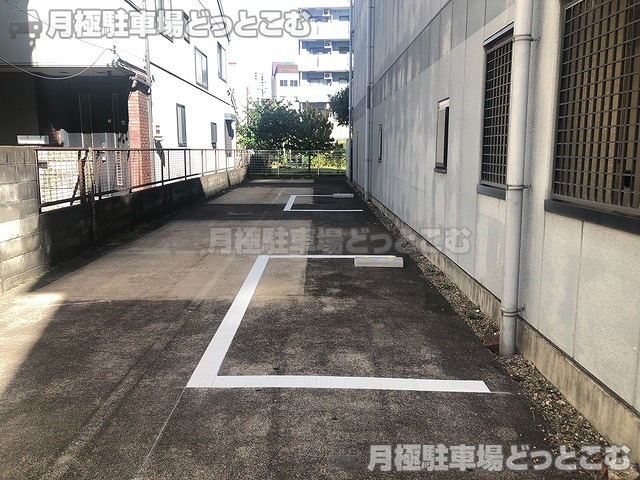 名古屋市中区栄5丁目2124-1の月極駐車場4