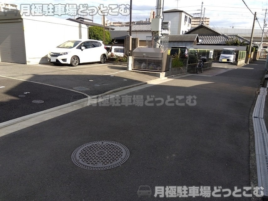 高石市千代田3丁目17-20の月極駐車場6