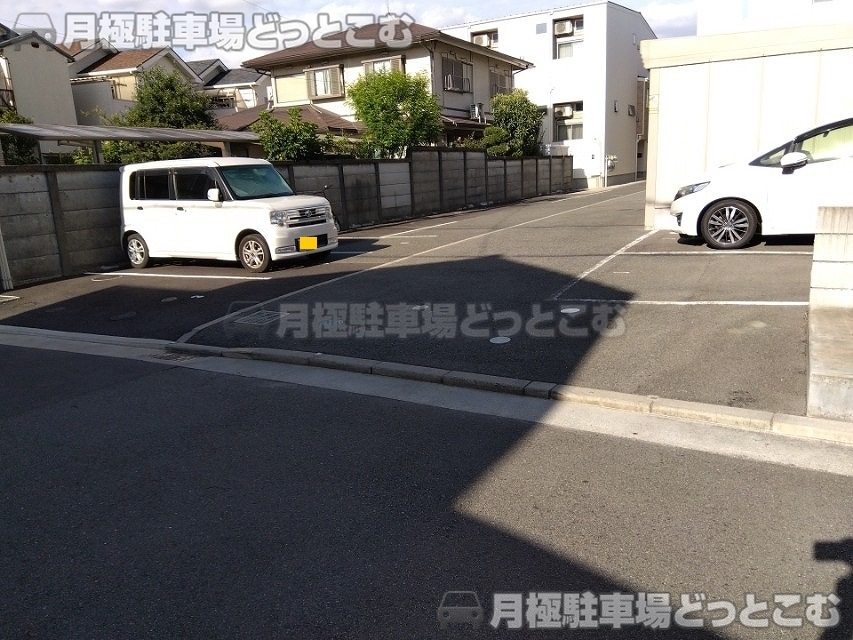 高石市千代田3丁目17-20の月極駐車場8
