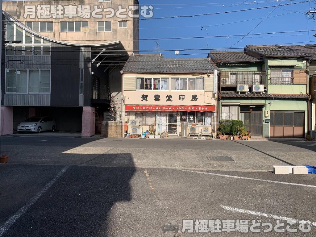 岐阜市泉町2の月極駐車場5