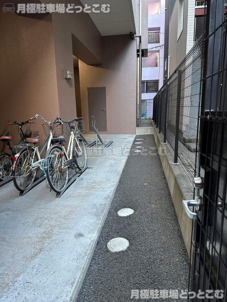 仙台市青葉区上杉一丁目16番28号の月極駐車場3
