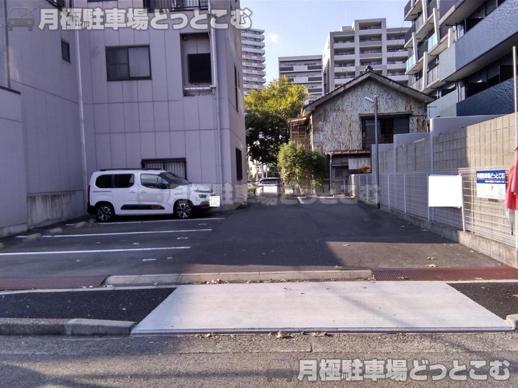 名古屋市中区千代田5丁目1114の月極駐車場1