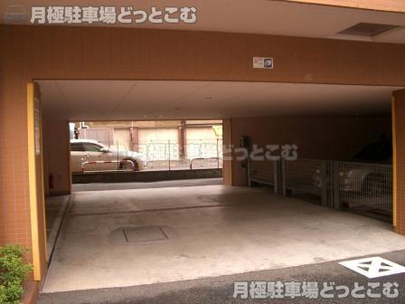 横浜市南区宿町2-42-2の月極駐車場1