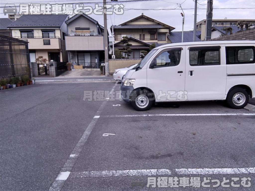 名古屋市昭和区菊園町5丁目9-1、9-4の月極駐車場8