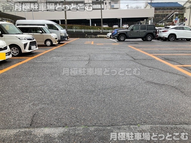 名古屋市名東区代万町3丁目1、2番地の月極駐車場8