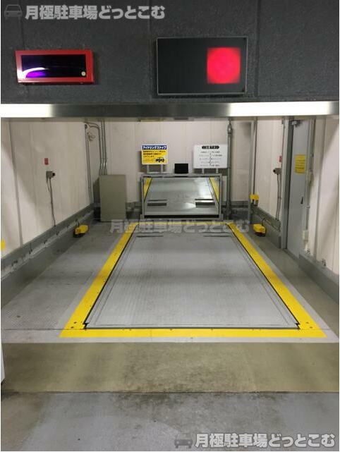 千代田区麹町5-3-1の月極駐車場1