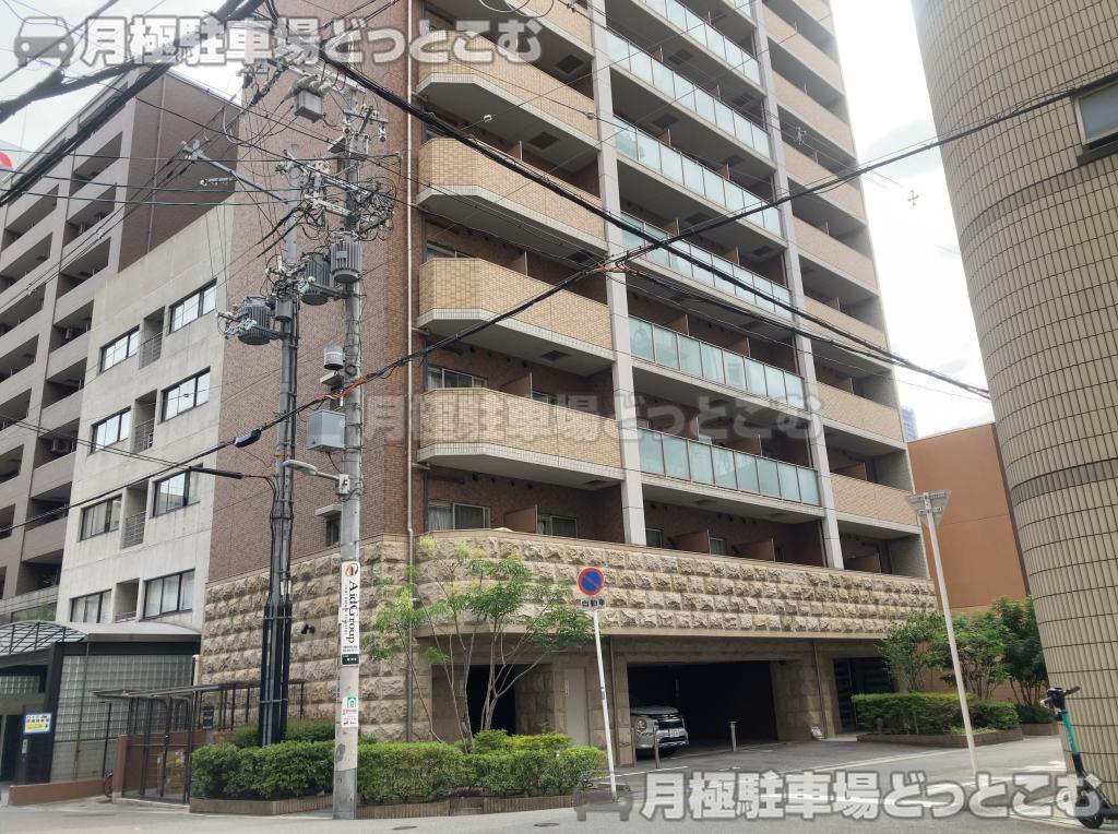 大阪市中央区本町橋5-10の月極駐車場1