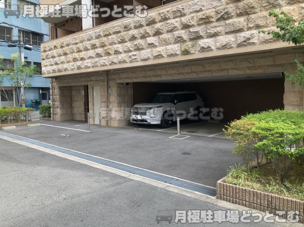 大阪市中央区本町橋5-10の月極駐車場2