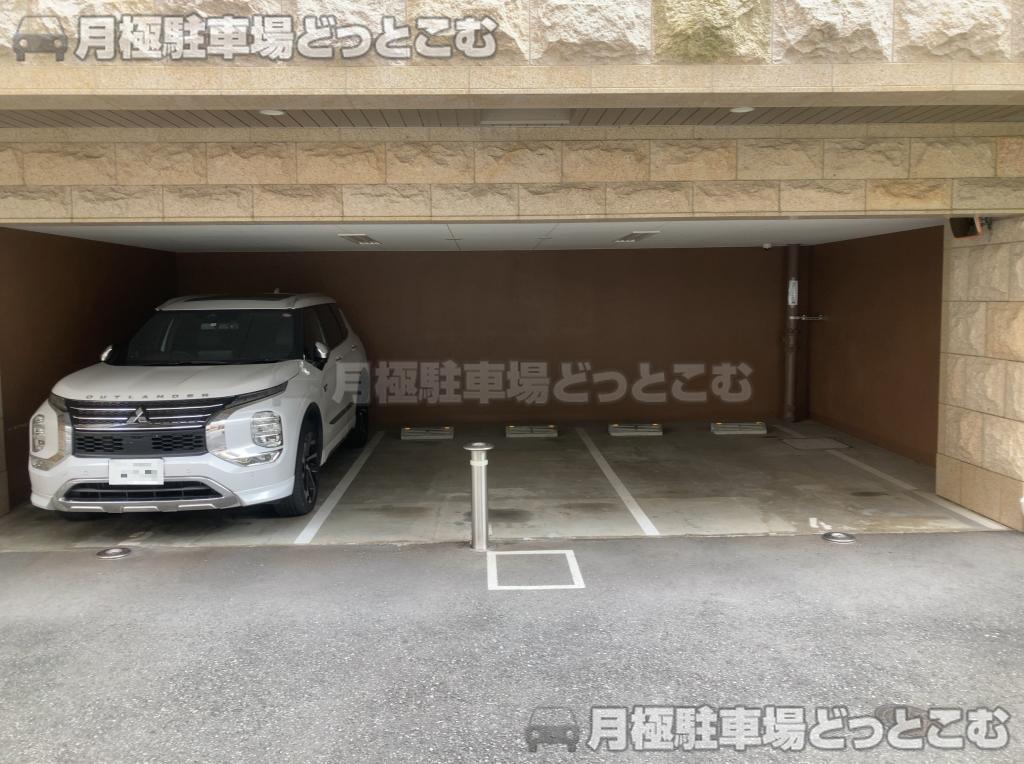 大阪市中央区本町橋5-10の月極駐車場3