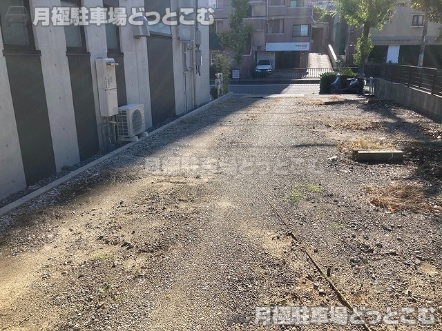 名古屋市名東区名東本通4丁目4の月極駐車場7