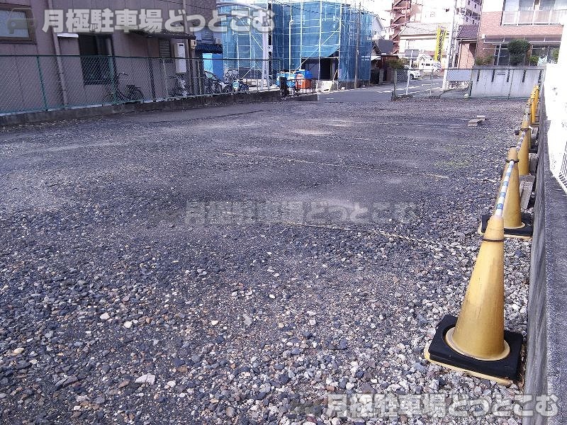 名古屋市港区小碓2丁目275-2の月極駐車場6