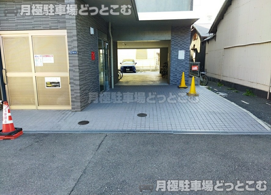 東大阪市荒川1丁目56の月極駐車場6