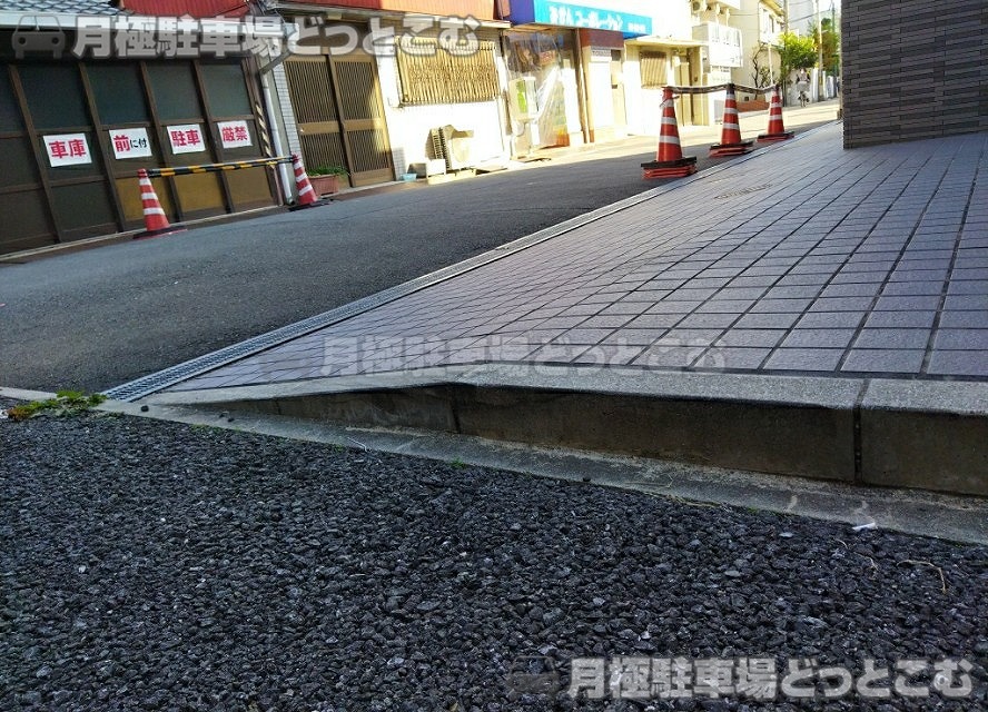 東大阪市荒川1丁目56の月極駐車場8