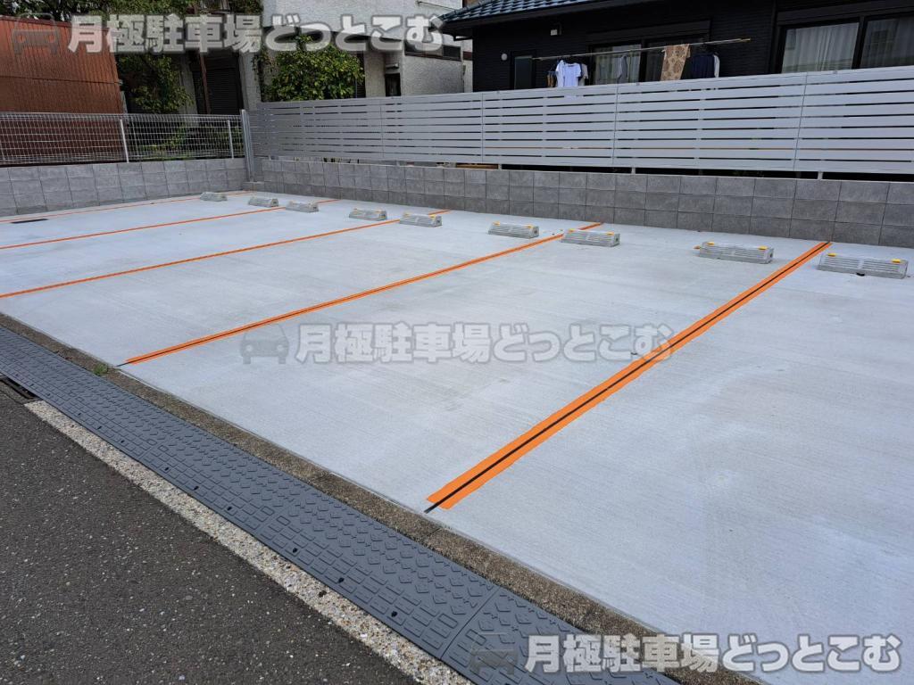 横浜市鶴見区平安町1-70の月極駐車場2