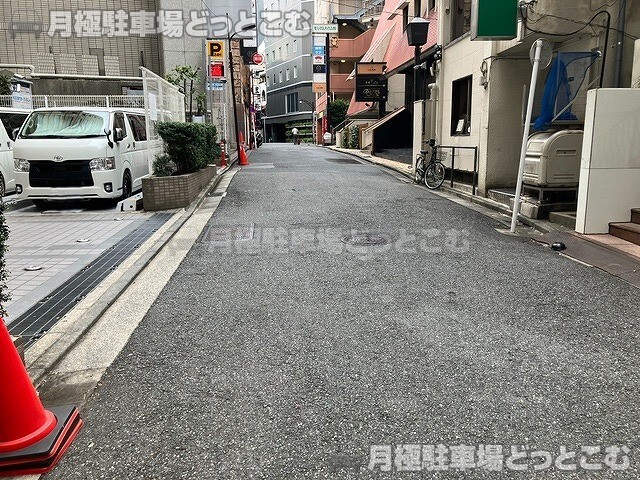 港区六本木3丁目8-5の月極駐車場10