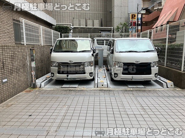 港区六本木3丁目8-5の月極駐車場4