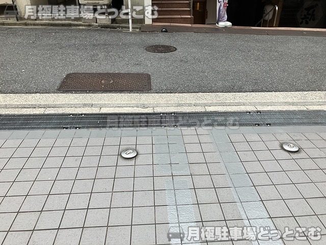 港区六本木3丁目8-5の月極駐車場6
