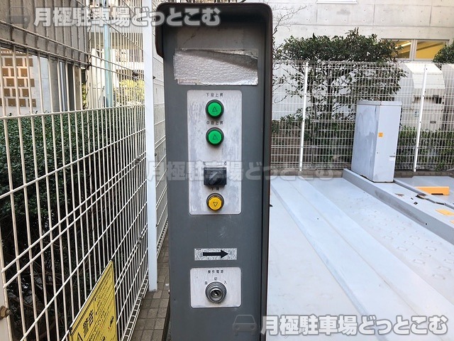 港区六本木3丁目8-5の月極駐車場7
