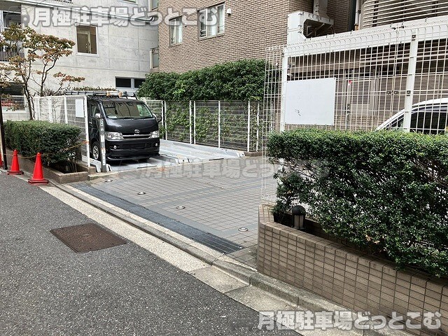 港区六本木3丁目8-5の月極駐車場9