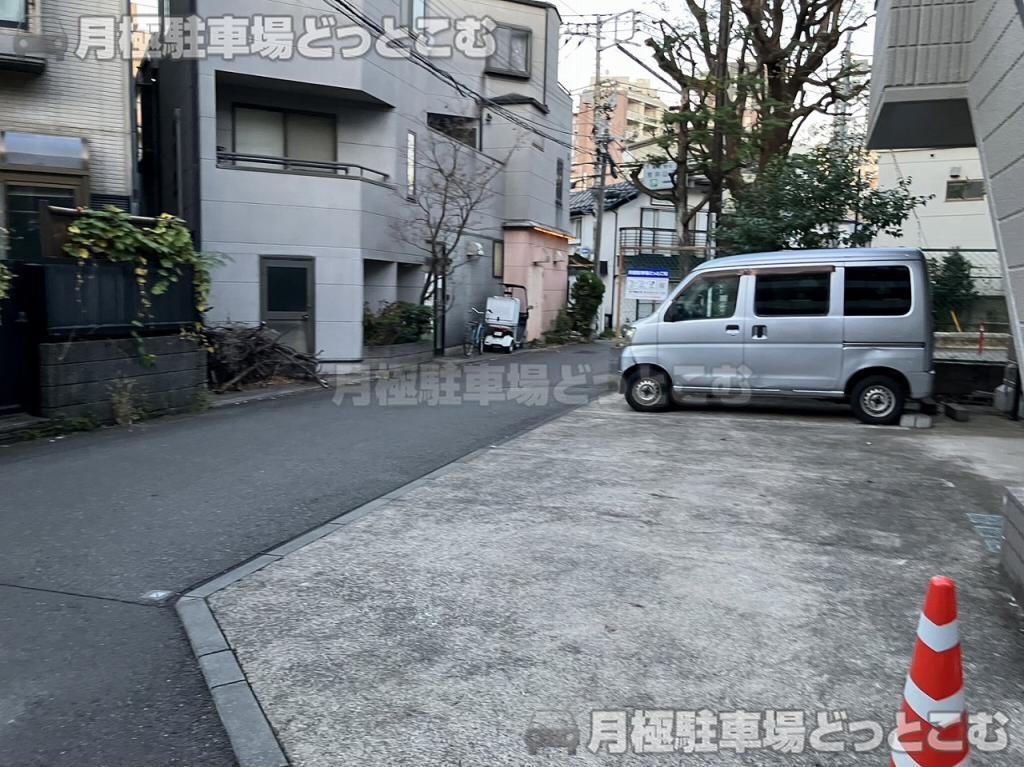 新宿区西早稲田2丁目3-12の月極駐車場2