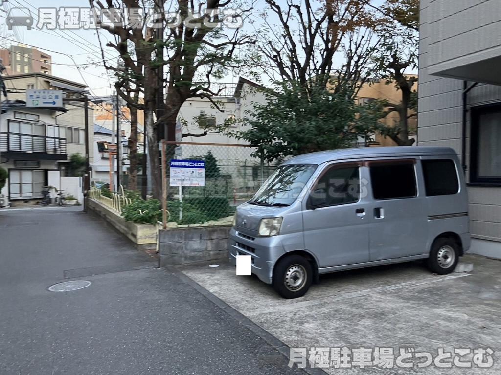 新宿区西早稲田2丁目3-12の月極駐車場4