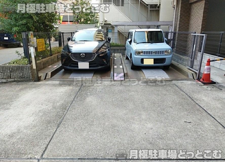 大阪市西区南堀江2丁目10-20の月極駐車場2