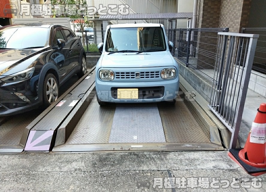 大阪市西区南堀江2丁目10-20の月極駐車場4