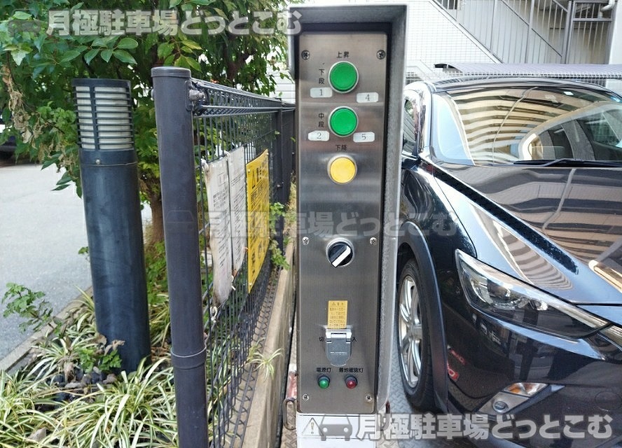 大阪市西区南堀江2丁目10-20の月極駐車場5
