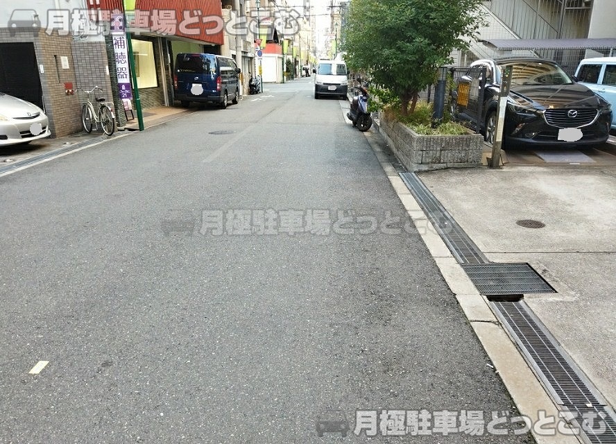 大阪市西区南堀江2丁目10-20の月極駐車場8