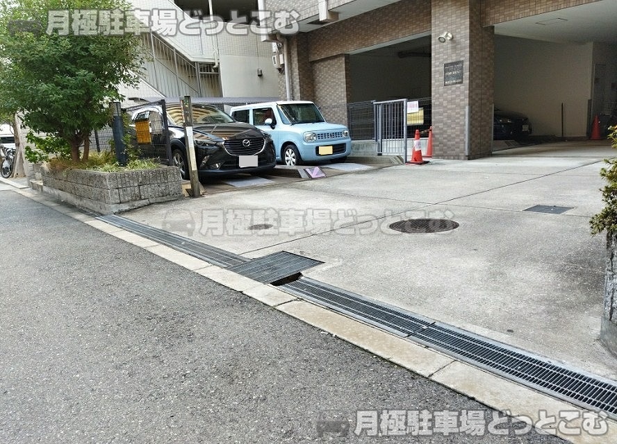 大阪市西区南堀江2丁目10-20の月極駐車場9