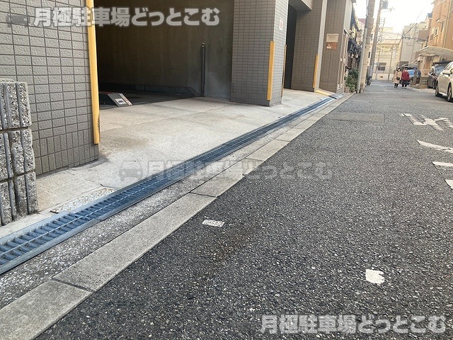 大阪市阿倍野区阪南町2丁目7-24の月極駐車場9