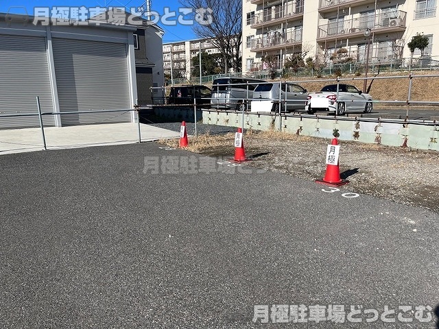 船橋市新高根2丁目2727-1の月極駐車場3