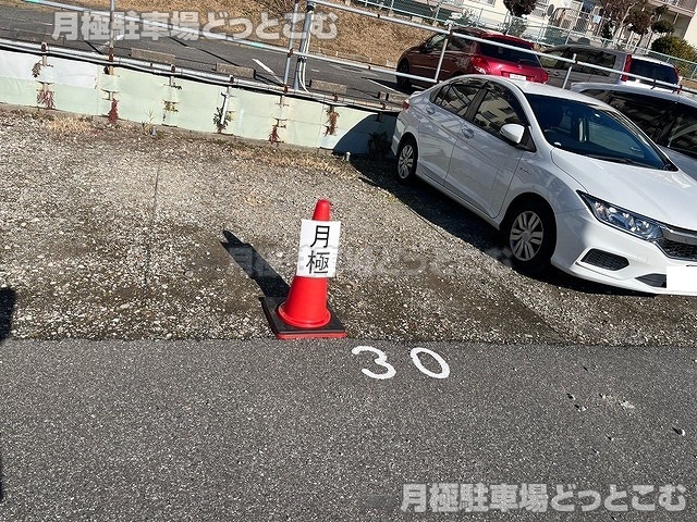 船橋市新高根2丁目2727-1の月極駐車場5