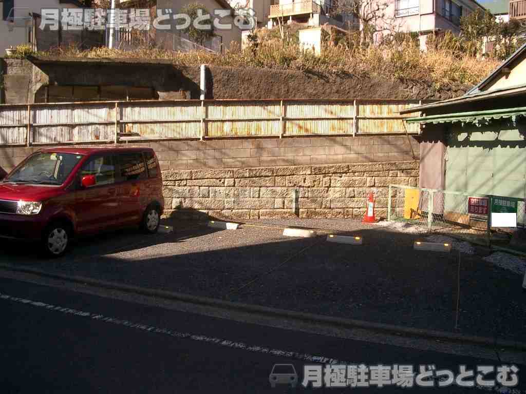 横浜市神奈川区松ヶ丘1-2の月極駐車場2