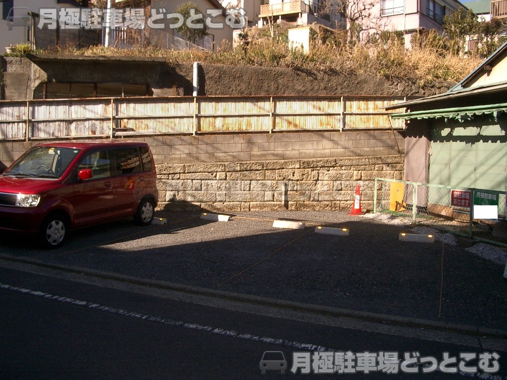 横浜市神奈川区松ヶ丘1-2の月極駐車場1
