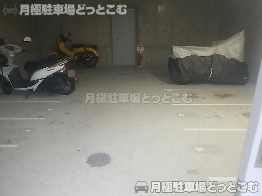 大阪市浪速区浪速西1丁目8-10の月極駐車場3