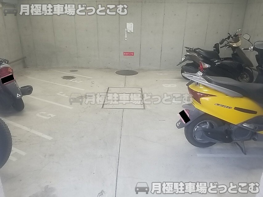 大阪市浪速区浪速東1丁目11-2の月極駐車場3