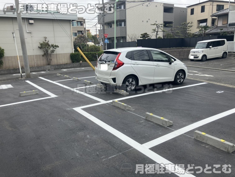 名古屋市熱田区野立町2丁目23の月極駐車場8