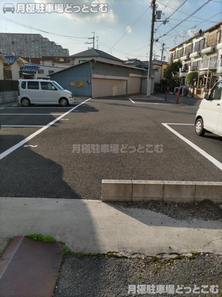 東大阪市西岩田4丁目2-23の月極駐車場2
