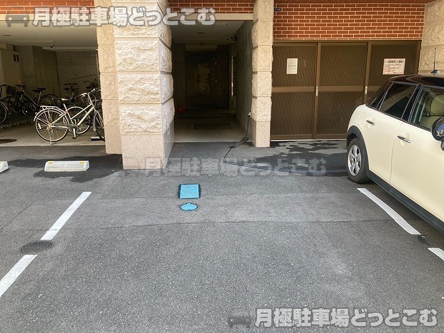 東大阪市足代新町17-16の月極駐車場3