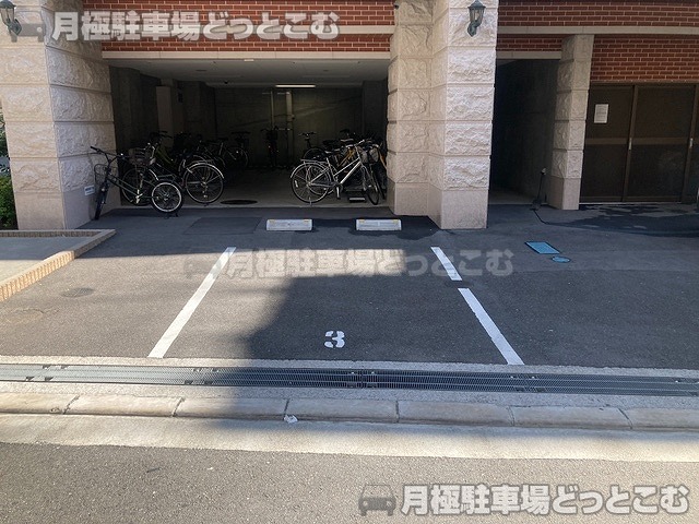 東大阪市足代新町17-16の月極駐車場5