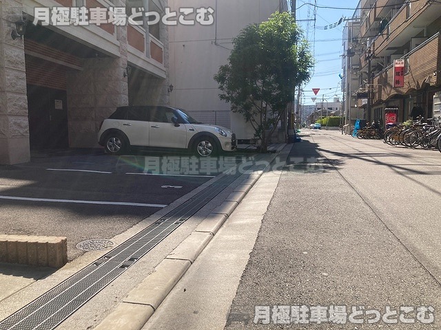 東大阪市足代新町17-16の月極駐車場8