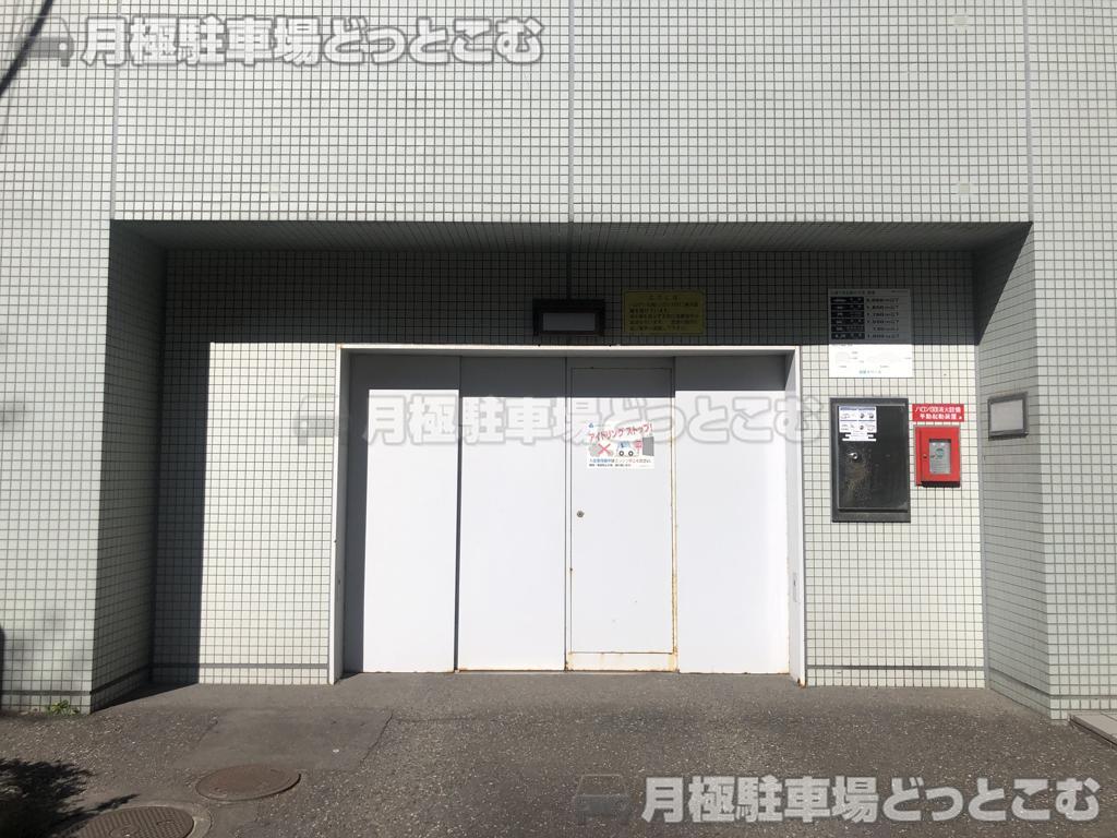 新潟市中央区万代1-3-7の月極駐車場2