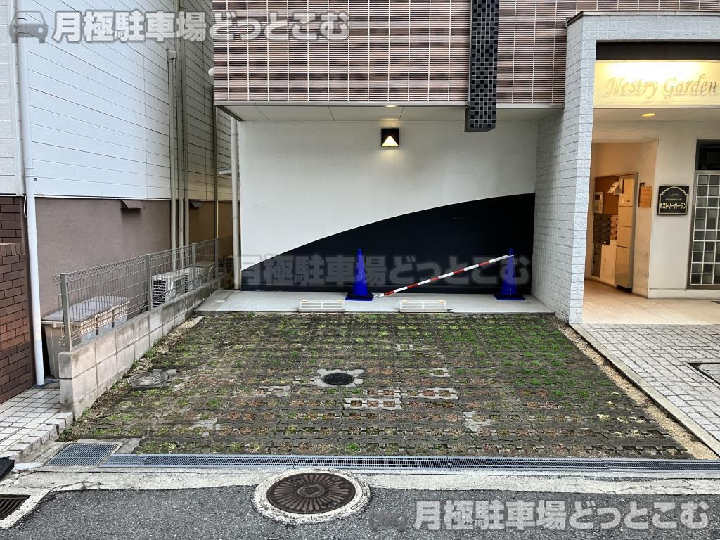 東大阪市菱屋西1丁目22-34の月極駐車場1