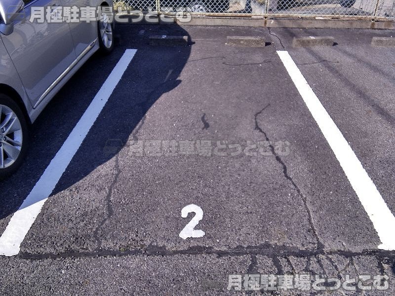 愛知郡東郷町北山台四丁目7番6の月極駐車場4