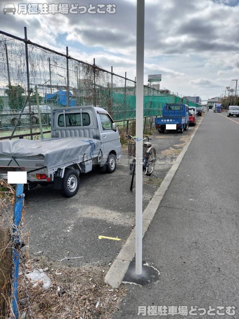 大阪市港区市岡2丁目15番16内の月極駐車場2