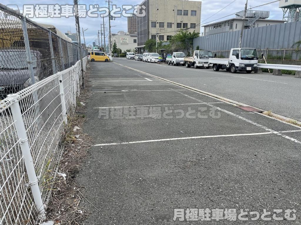 大阪市港区福崎1丁目2-3内の月極駐車場2