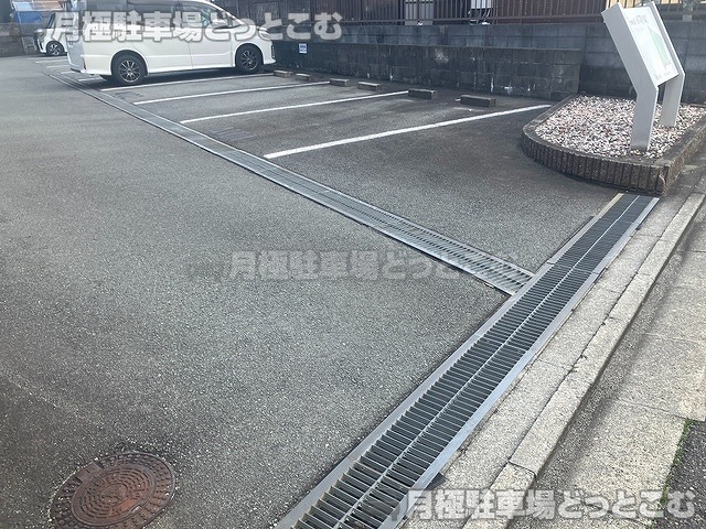 津市乙部2155の月極駐車場5